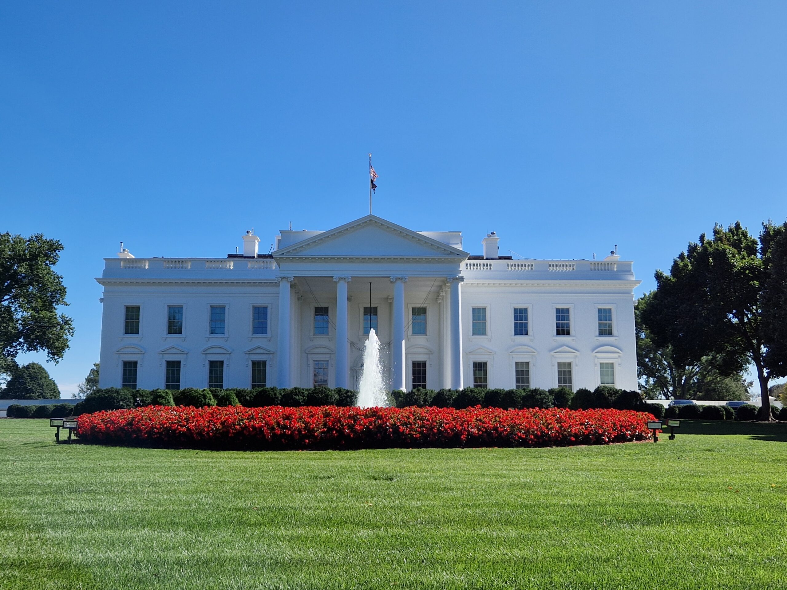 Photo de la Maison Blanche depuis son Jardin