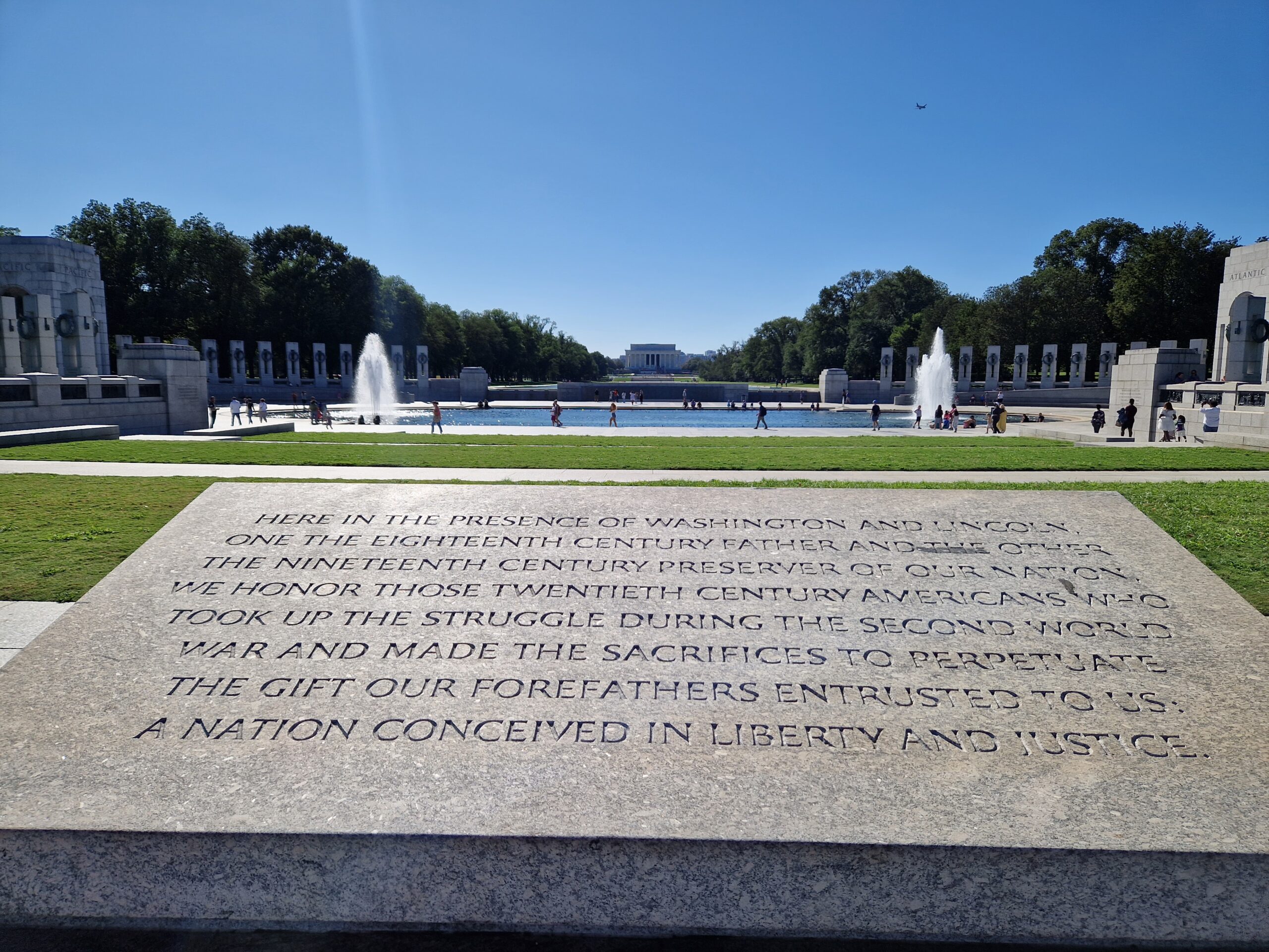 Photo de l'entrée du mémorial de la seconde guerre mondial de Washington DC