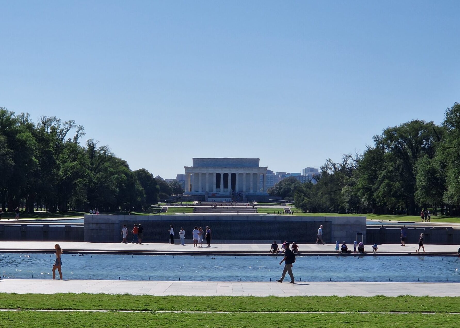 Photo du mémorial de Lincoln prise depuis le mémorial de la seconde guerre mondiale.